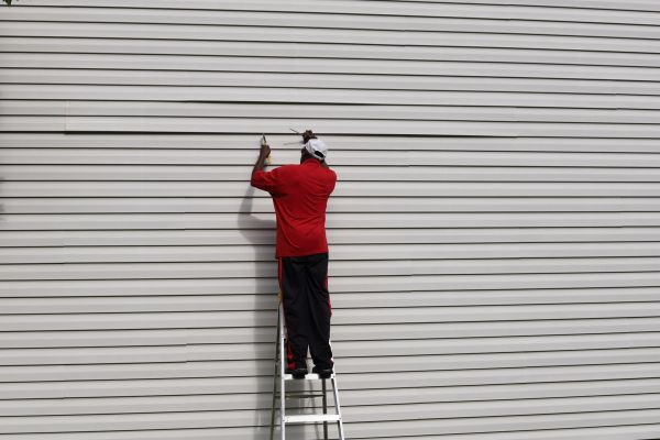 Cost of Siding Reattachment in Elk Grove